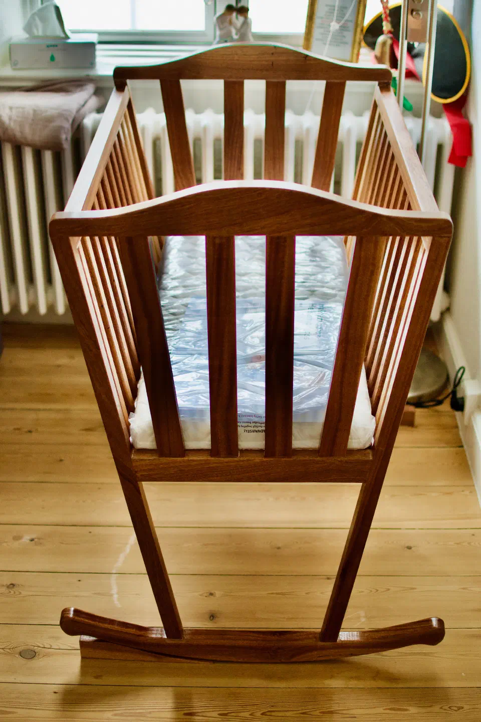 Rocking cradle, end on