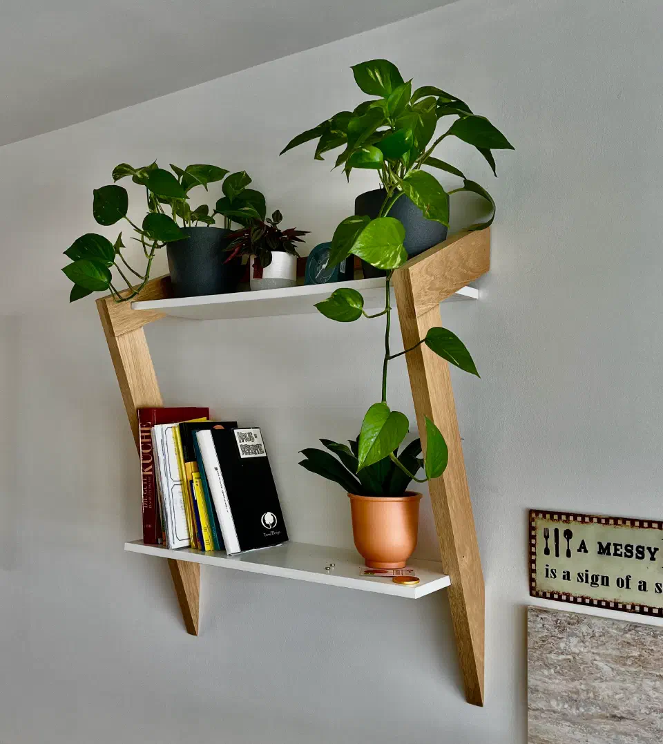 Corner shelf