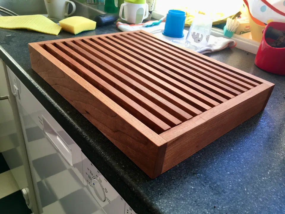 Slatted tray